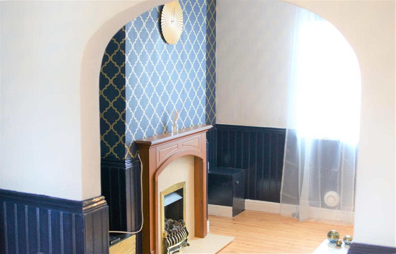 Villa Florence House à Wrexham Extérieur photo